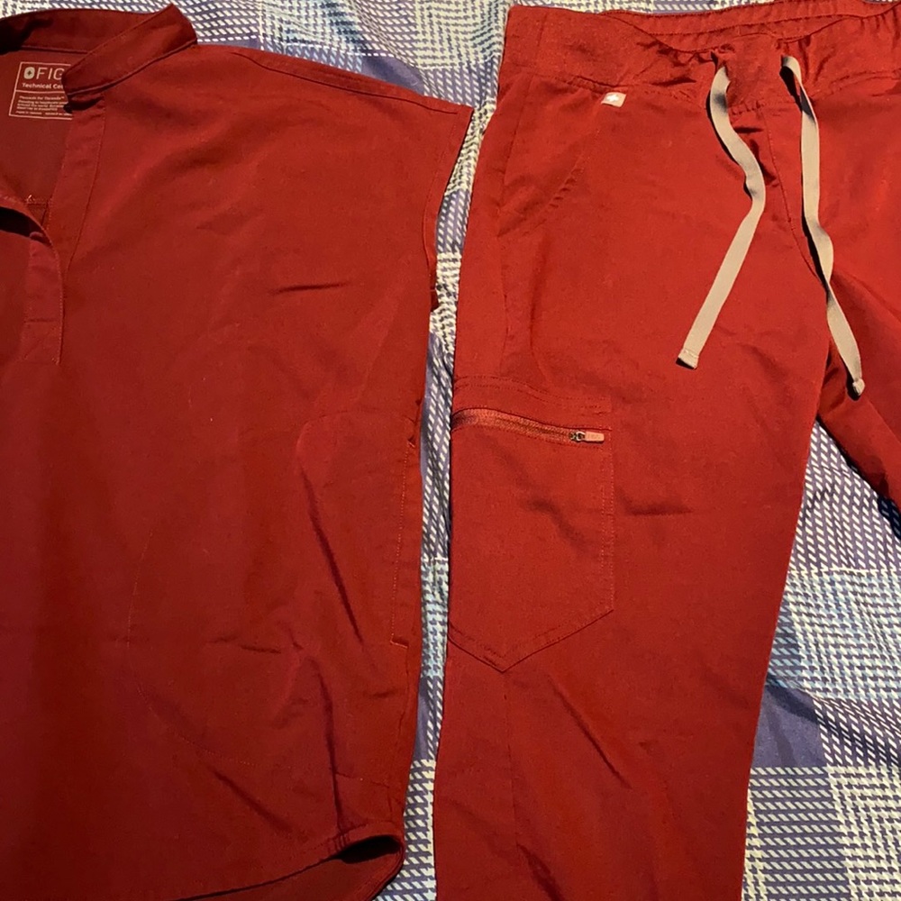 Figs Burgundy Set